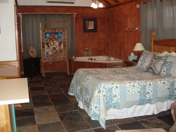 Trail S End Hill Country Cabins Kerrville Compare Deals