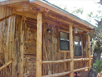 Trail S End Hill Country Cabins Kerrville Compare Deals