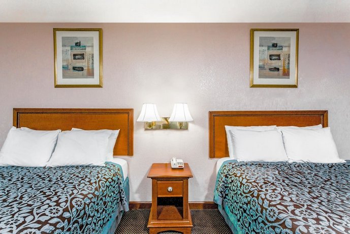 沃茨伯勒戴斯酒店 - 乌次波罗