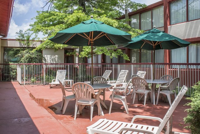 Norwood Inn Hudson, Boston Heights - Compare Deals