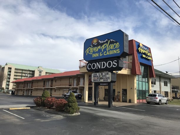 River Place Inn Cabins Pigeon Forge Compare Deals