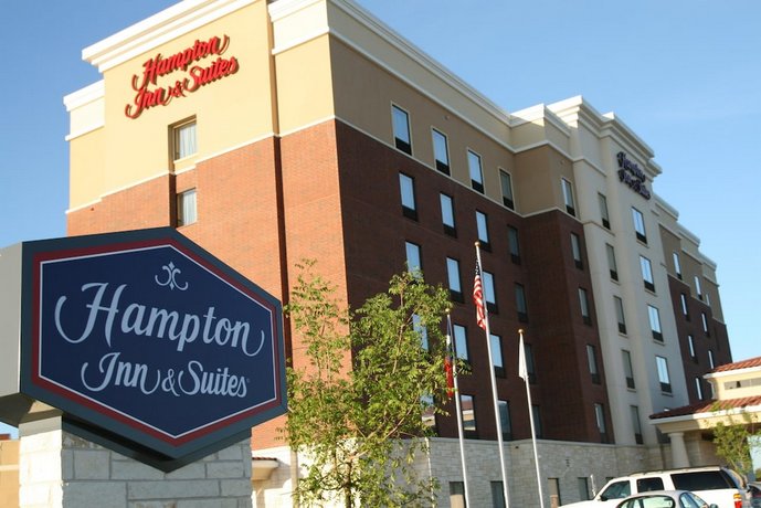 Hampton Inn And Suites Dallaslewisville Vista Ridge Mall - 