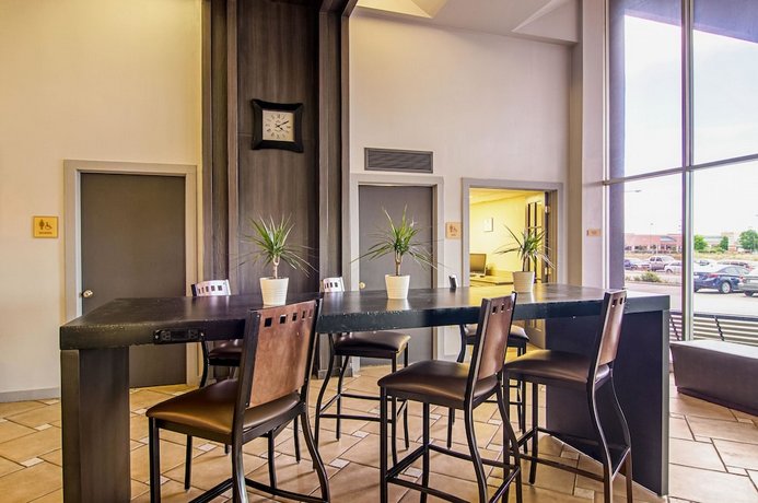 Quality Inn And Suites Denver Stapleton Compare Deals