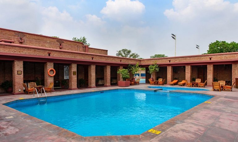 Faisalabad Serena Hotel Compare Deals - 