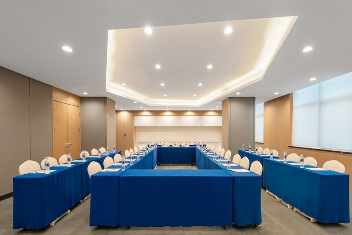 Holiday Inn Express Jinan High Tech Zone Compare Deals