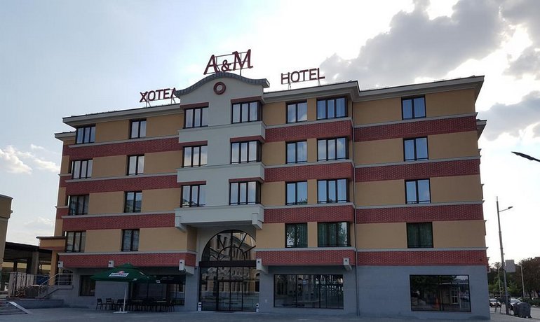 A&M Hotel with free parking