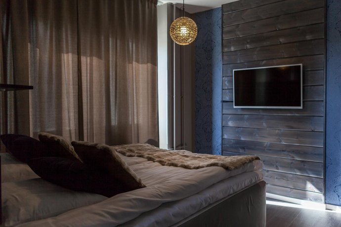 Golden Circle Suites