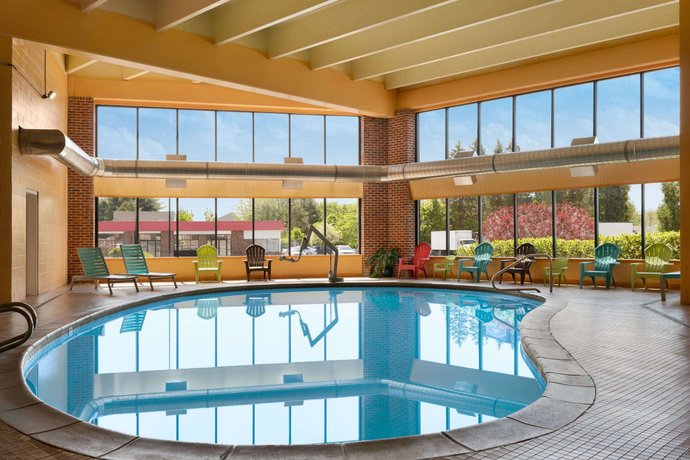 Howard Johnson By Wyndham South Portland Compare Deals