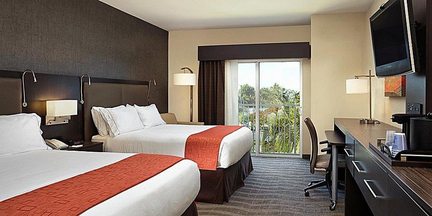 Holiday Inn Express Hotel And Suites Naples Downtown - 5th Avenue