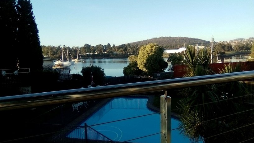 Waterfront Lodge Motel