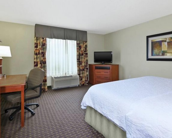 Hampton Inn Suites Grand Rapids Airport 28th St Compare Deals
