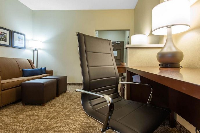 Comfort Suites Rochester Compare Deals