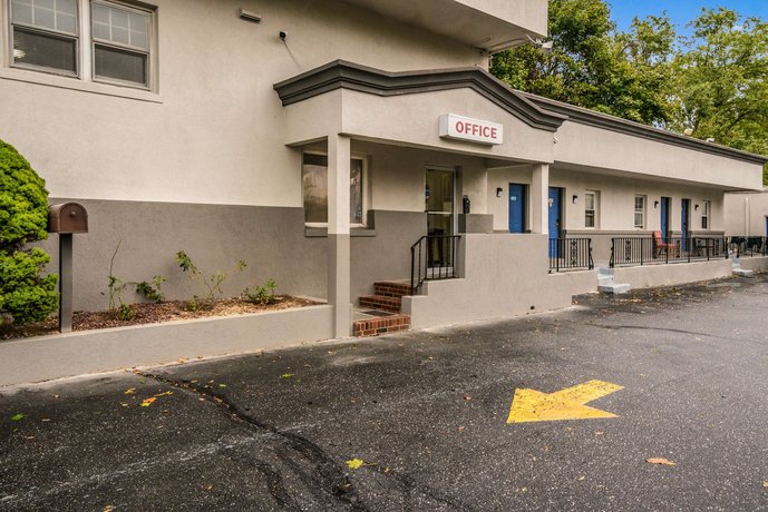 Motel 6 Tinton Falls - Compare Deals