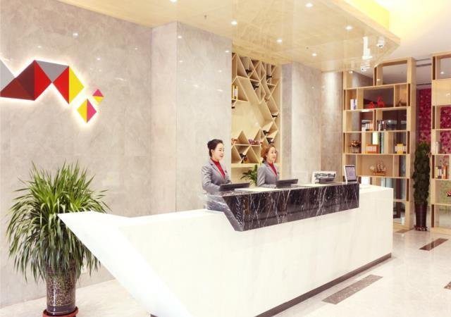 Borrman Hotel (Xining Railway Station Jianguo Road)