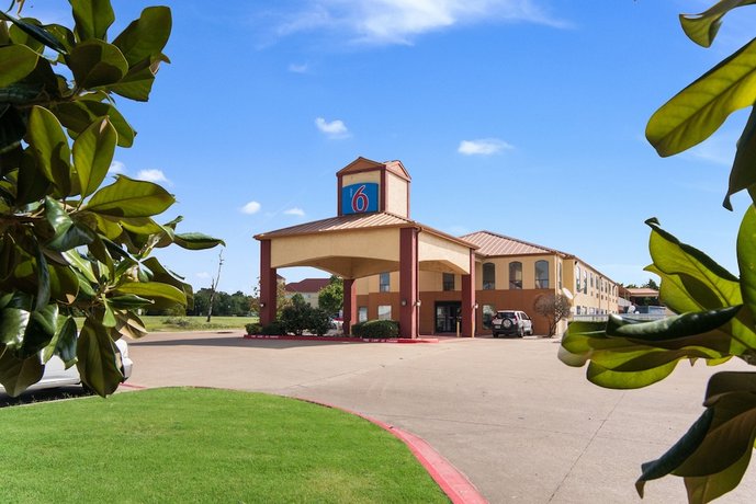 Motel 6 Ennis Tx Compare Deals