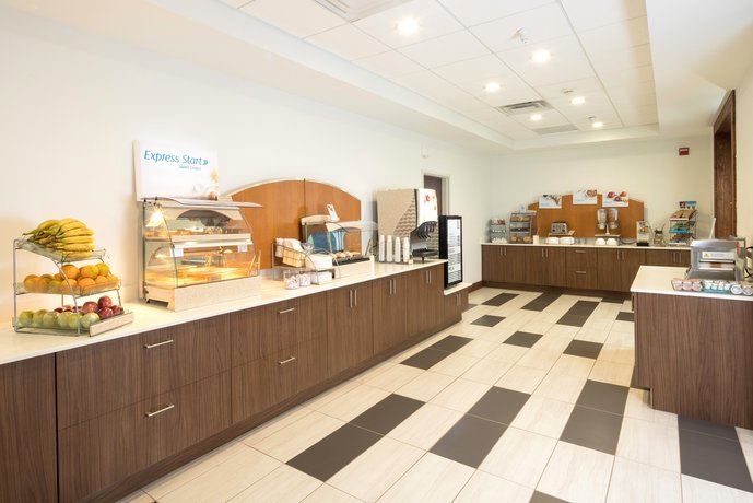 Holiday Inn Express Hotel Suites Detroit Utica Compare Deals