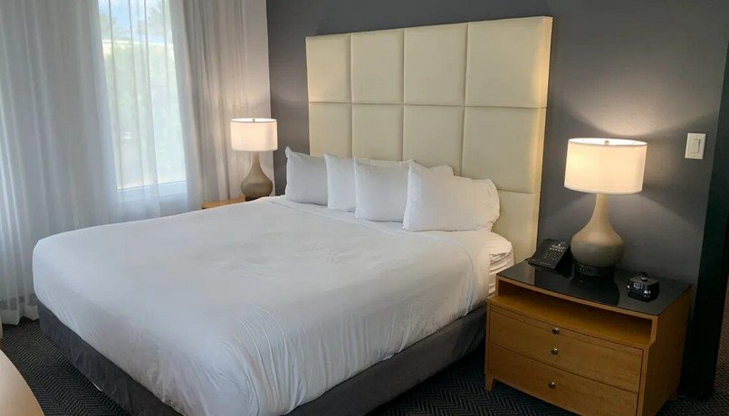 Streamline Hotel