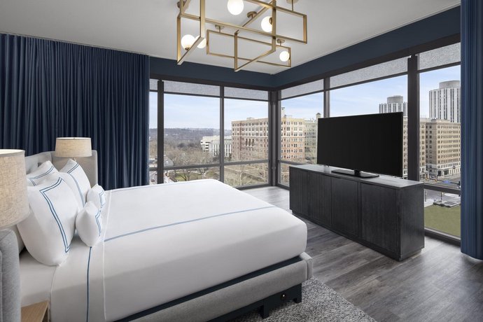 The Oaklander Hotel, Autograph Collection
