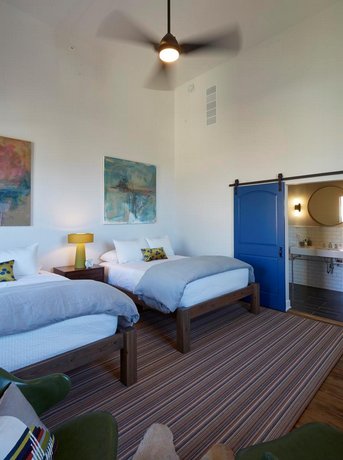 Kinn Guesthouse Bay View