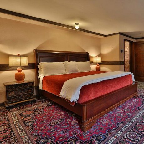 Stone Chalet Bed & Breakfast Inn