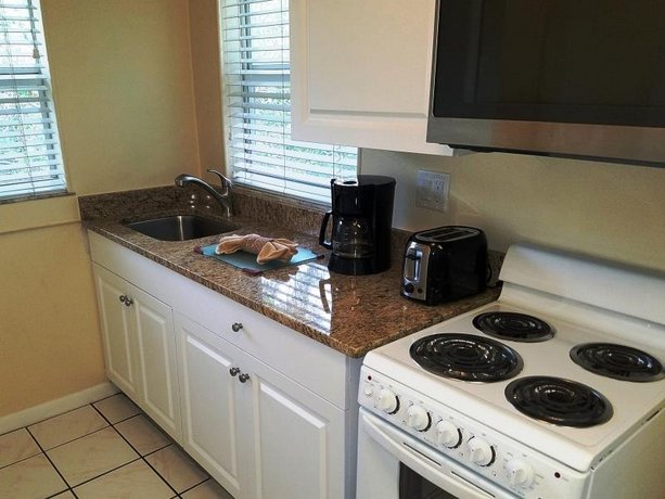 Cedar Cove Resort And Cottages Bradenton Beach Compare Deals