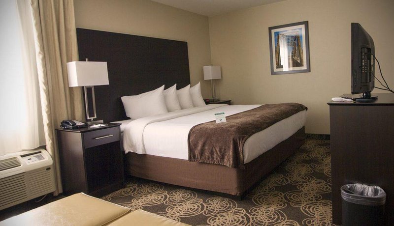 Landmark Suites