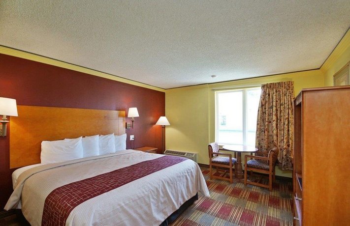 Red Lion Inn Suites Kc Sports Complex Independence Mo Compare