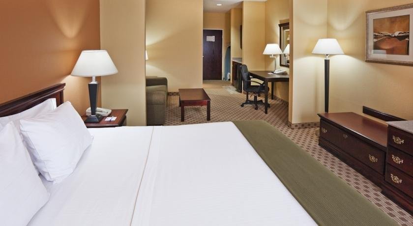 Holiday Inn Express Suites Lebanon Lebanon Missouri Compare