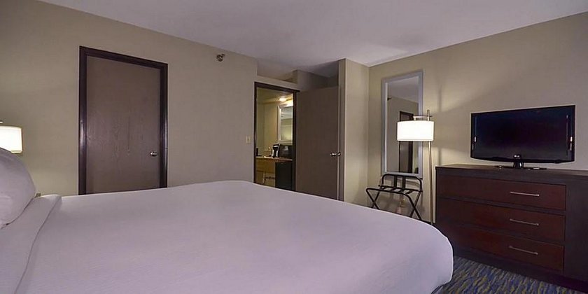 Holiday Inn Express & Suites Fayetteville-Univ Of Ar Area