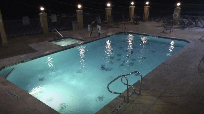 Holiday Inn Express & Suites San Antonio Nw Near Seaworld