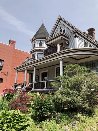 Mahogany Manor B&B