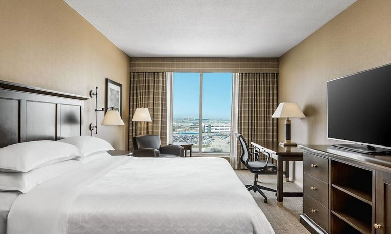 Sheraton Gateway Hotel in Toronto International Airport