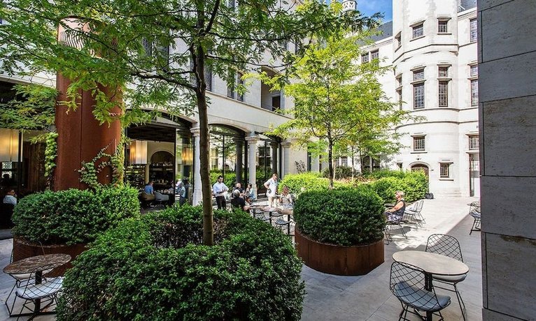 Hotel The Fourth - Tafelrond