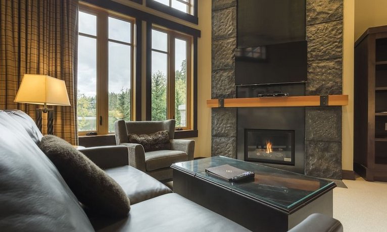 Nita Lake Lodge