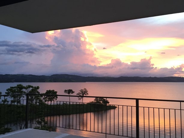 Bluebay Bugenvil Lake Lodge