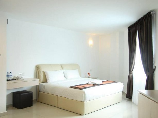 Peach Hill Hotel & Cafe