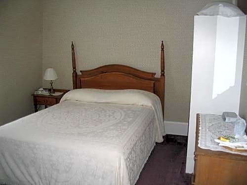 Shaw's Hotel & Cottages