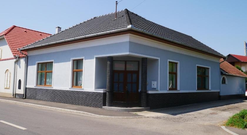 Idill Apartmanház B&B