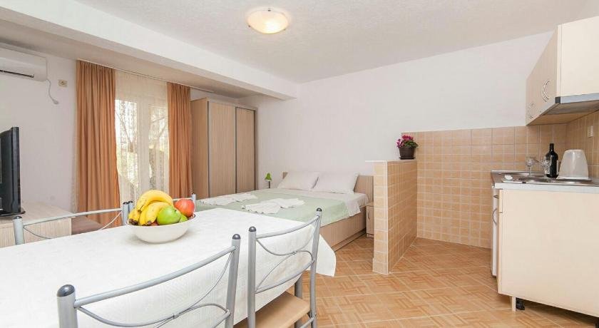 Hana Accommodation