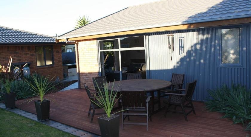 Modern BNB unit with Wifi and Breakfast