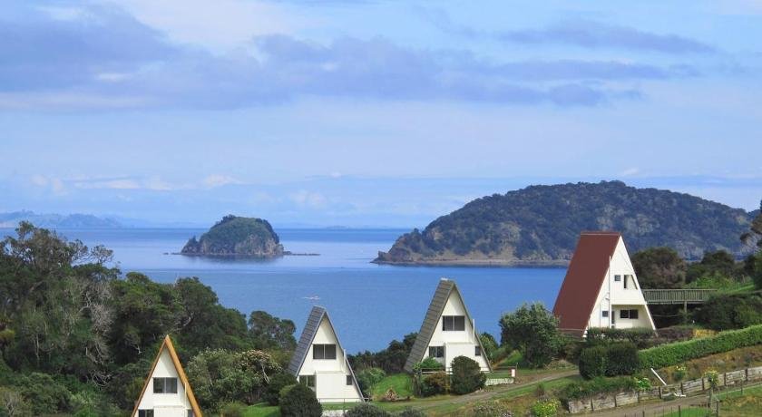 Pohutukawa Coastal Chalets