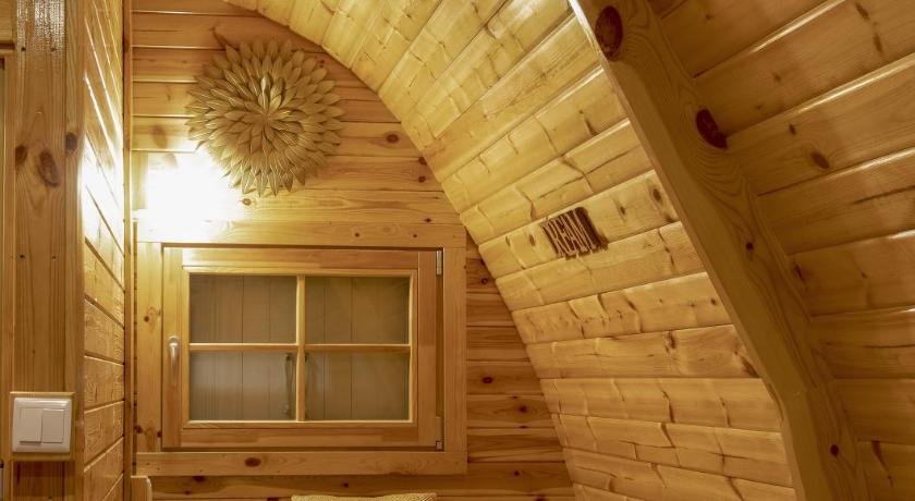 The Gold Pod, relax and enjoy on a Glamping house
