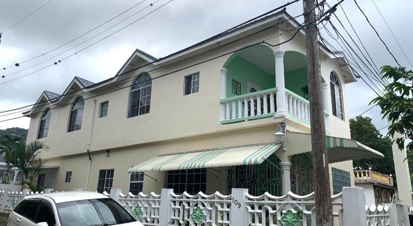 Aileen Palm Cove Ja