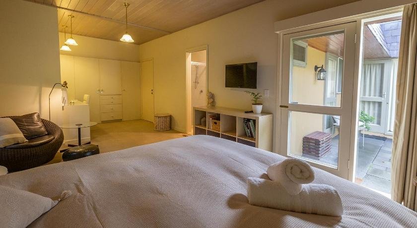 Cygnet, Studio on Sturt