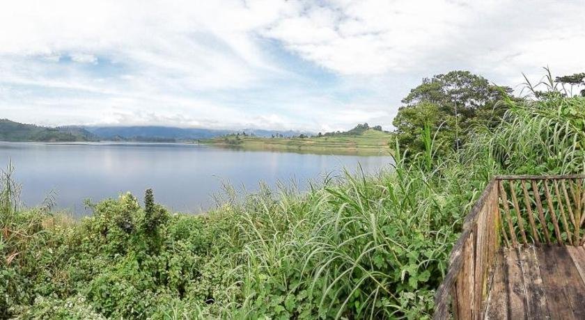Byoona Amagara at Lake Bunyonyi