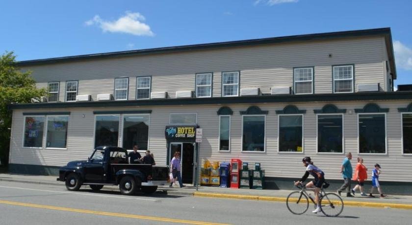 Valley Hotel & 24/7 Open Cafe