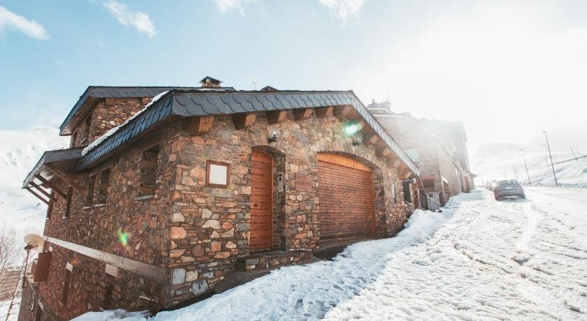 Unique Chalet right on the slopes with view and PK