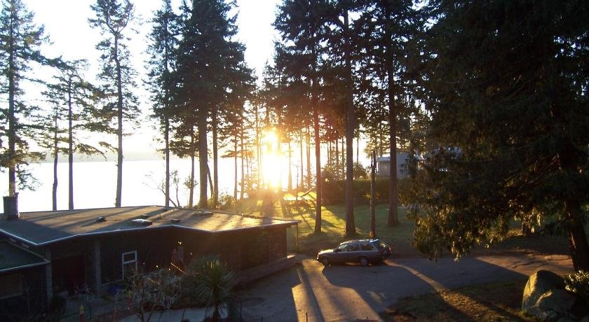 Malaspina Strait Cottage