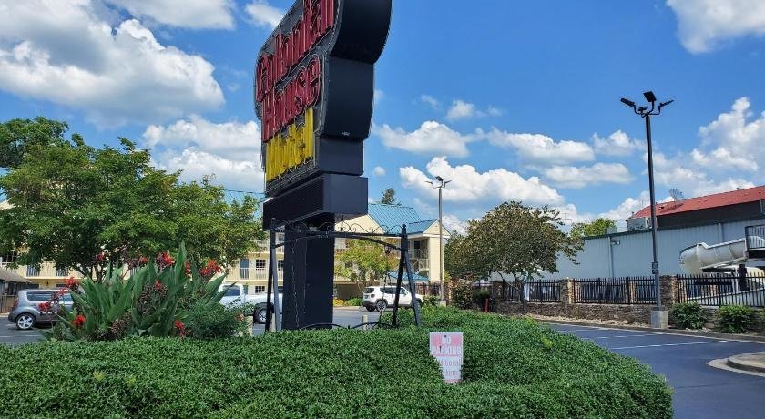 Colonial House Motel