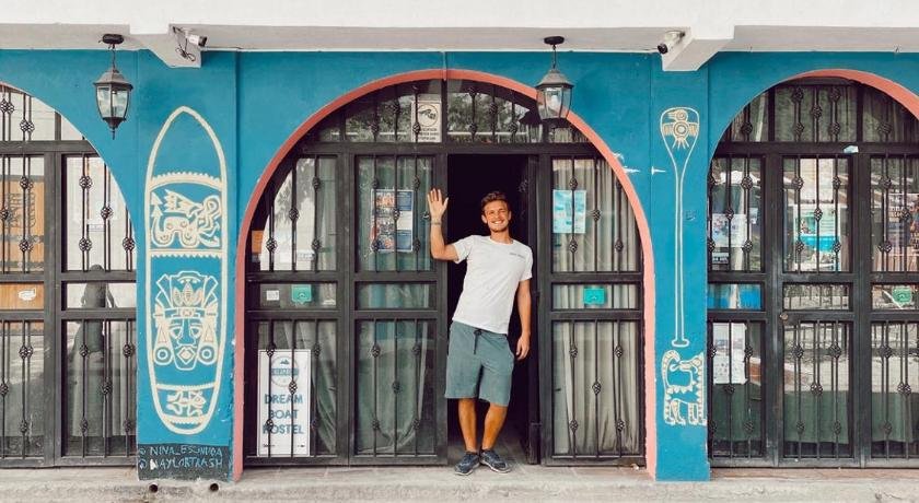 Dreamboat Hostel